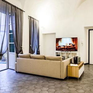 Archivolto del Teatro, 3